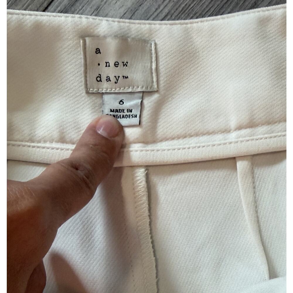 A New Day Women’s Shorts 6 White/ Ivory Stretch High Rise Dress Shorts NWT - Picture 3 of 8